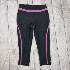 Xersion Capri style compression pants grey w/pink borders sz small women